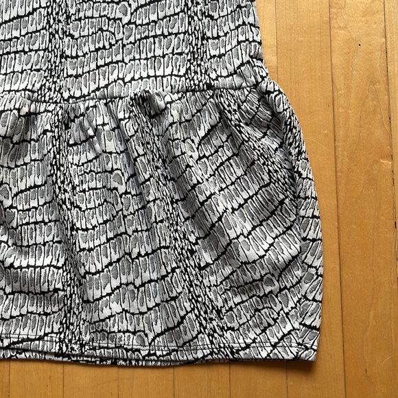 Girls dress - Picture 4 of 4